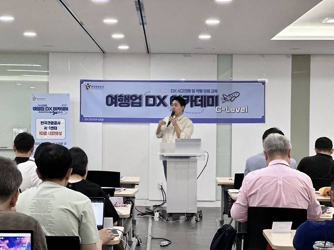 김병주 트래블메이커스 대표가 '호텔에삶' 서비스에 대해 설명하고 있다. 트래블메이커스