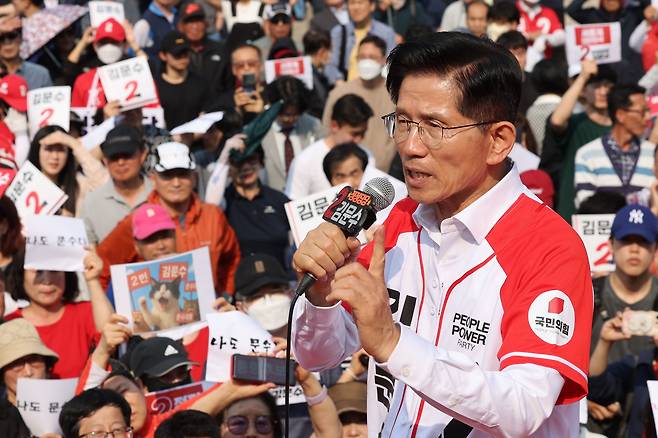 김문수 국민의힘 대통령 후보가 제21대 대통령 선거 사전투표 첫날인 29일 경기 안산문화광장에서 유세를 하고 있다. (공동취재) 2025.5.29/뉴스1 ⓒ News1 김민지 기자