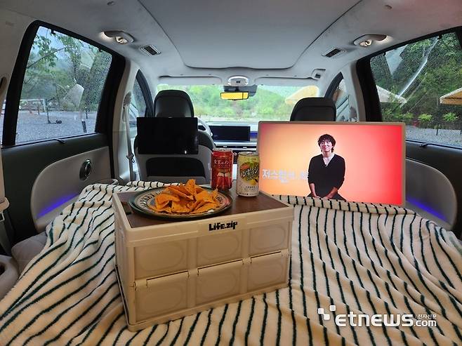 현대차 '아이오닉9'에 LG전자 'LG 스탠바이미 2'를 사용한 모습. (사진=김신영 기자)