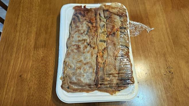 20250528_225514.jpg 저녁 와이프가 한 간짜장 사온 메밀전병과 빵