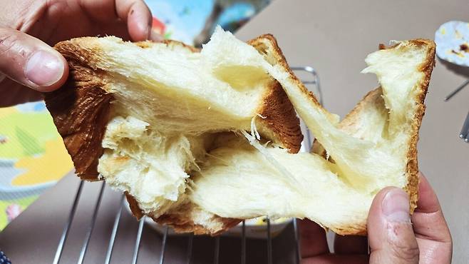 20250528_233817.jpg 저녁 와이프가 한 간짜장 사온 메밀전병과 빵