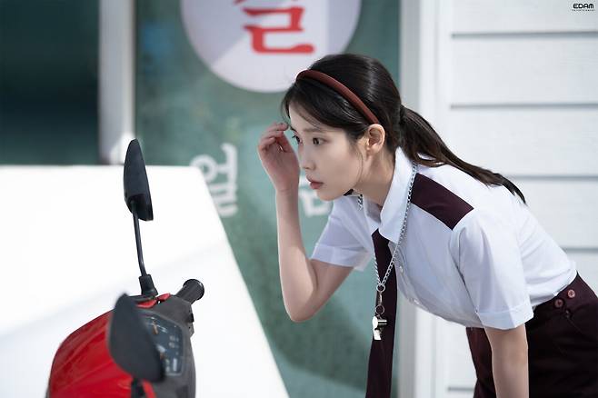 아이유 네버엔딩스토리 뮤비촬영 비하인드 사진jpg