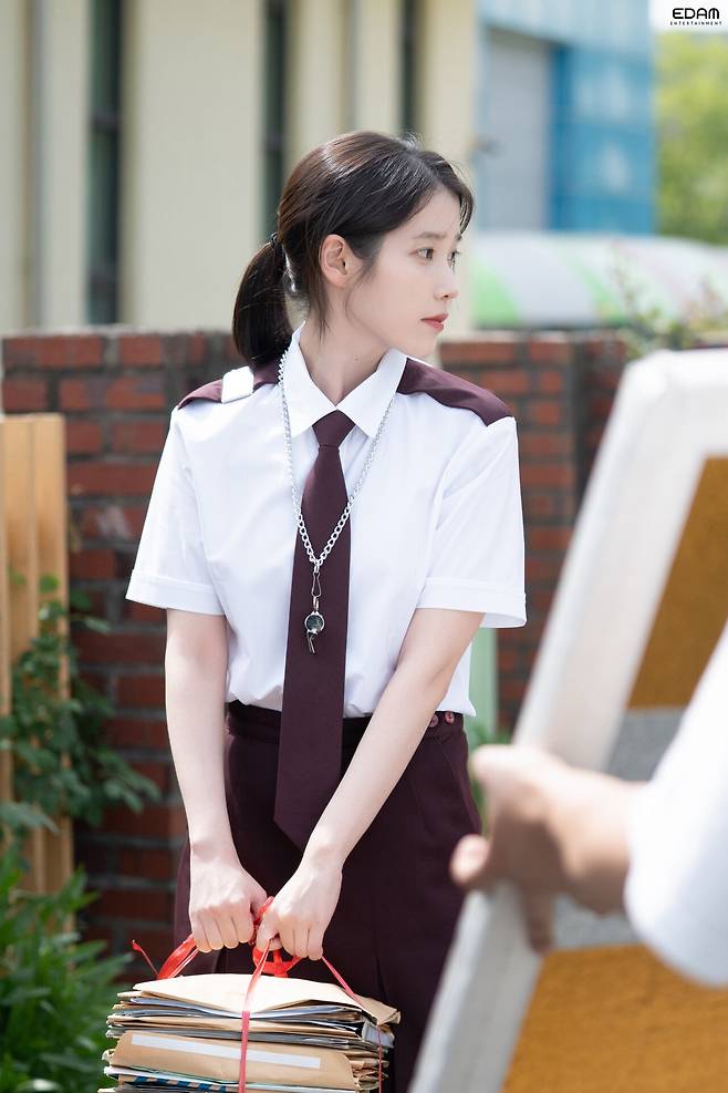 아이유 네버엔딩스토리 뮤비촬영 비하인드 사진jpg