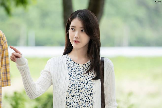 아이유 네버엔딩스토리 뮤비촬영 비하인드 사진jpg