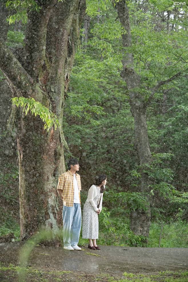 아이유 네버엔딩스토리 뮤비촬영 비하인드 사진jpg