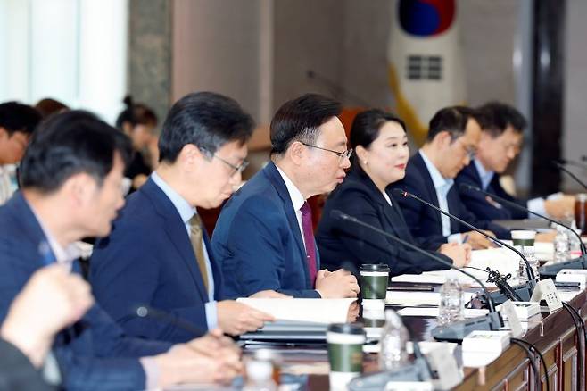 조규홍 보건복지부 장관이 29일 정부서울청사에서 열린 '2025년도 제3차 국민연금기금운용위원회'에서 발언하고 있다. 보건복지부 제공.