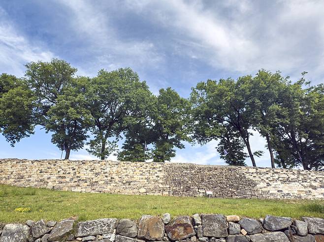 성곽의 원형이 고스란히 남아있는 ‘홍주읍성’.