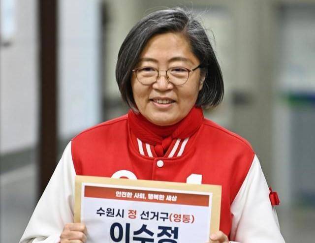 지난해 3월 21일 제22대 국회의원 선거 경기 수원정에 출마했던 이수정 당시 국민의힘 후보가 경기 수원시 영통구선거관리위원회로 들어서고 있다. 현재 그는 국민의힘 경기수원정 당협위원장을 맡고 있다. 뉴시스