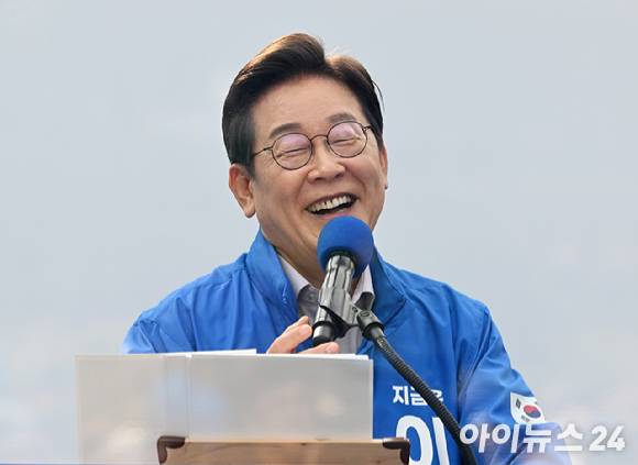 이재명 더불어민주당 대선 후보가 지난 28일 오후 서울 광진구 어린이대공원 앞에서 유세하고 있다. [사진=곽영래 기자]