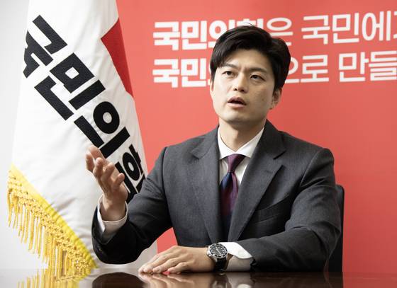 김용태 국민의힘 비상대책위원장이 서울 여의도 국회 비대위원장실에서 중앙일보와 만난 모습. 임현동 기자.