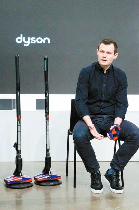 톰 무디 다이슨 홈 부문 글로벌 총괄은 ‘펜슬백’이 세계에서 가장 슬림한 무선청소기지만 성능은 절대 타협하지 않았다고 강조했다. [사진 다이슨]