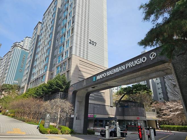 서울시 마포구 아현동에 있는 '마포래미안푸르지오' 전경 사진=한경DB