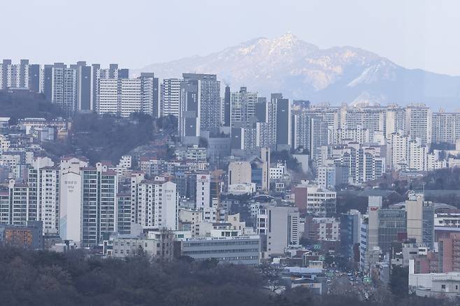 서울 종로구 한 건물에서 바라본 서울시내 아파트. 사진=임형택 기자