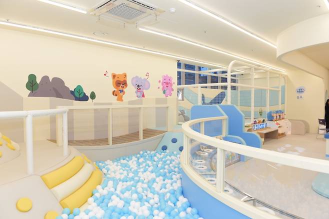 울산 남구 mom편한 놀이터 29호점 실내 내부. 롯데지주 제공