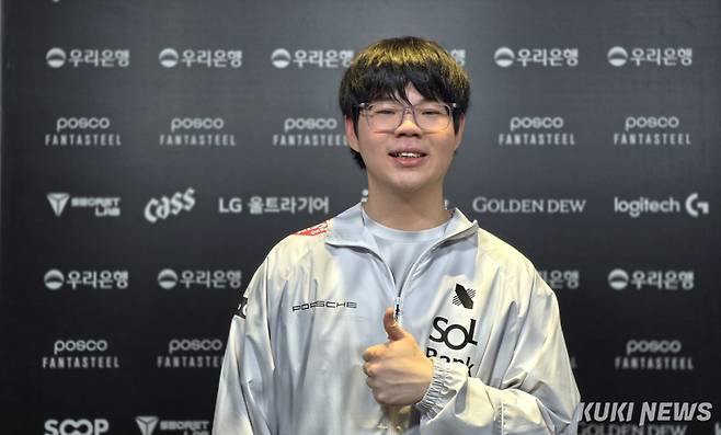 ‘레이지필’ 쩐바오민이 29일 오후 5시 서울 종로구 롤파크 LCK 아레나에서 열린 ‘2025 LCK’ 정규시즌 2라운드 OK저축은행 브리온과 경기가 끝난 뒤 쿠키뉴스와 인터뷰하고 있다. 김영건 기자
