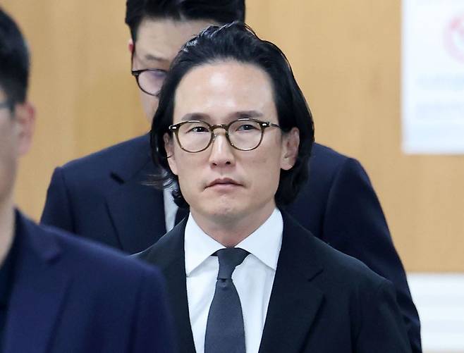 조현범 한국앤컴퍼니그룹 회장이 29일 오후 서울 서초구 서울중앙지방법원에서 열린 200억대 횡령·배임 혐의 관련 선고 공판에 출석하고 있다. 뉴시스
