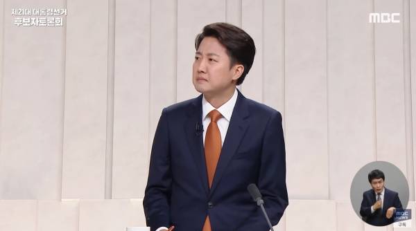 ▲2025년 5월 27일 중앙선거방송토론위원회 주관 대선 후보 초청 TV토론 당시 이준석 개혁신당 후보가 발언하고 있다. MBC는 이날 토론회에서 이준석 후보가 성폭력 재현 발언으로 비판 받은 대목을 묵음 처리했다. 사진=MBC NEWS 유튜브 갈무리