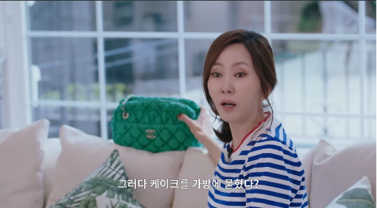 김남주가 ‘찐 애장템’을 공개하며, 샤넬 가방에 얽힌 웃픈 결혼 초 썰을 고백했다.사진=유튜브채널 ‘감남주’