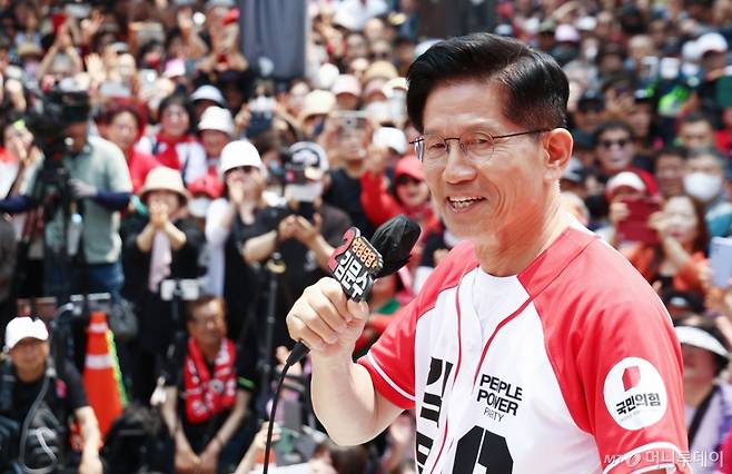 김문수 국민의힘 대선 후보가 29일 인천 부평구 문화의거리 인근에서 열린 집중유세에서 지지호소를 하고 있다./사진=뉴시스