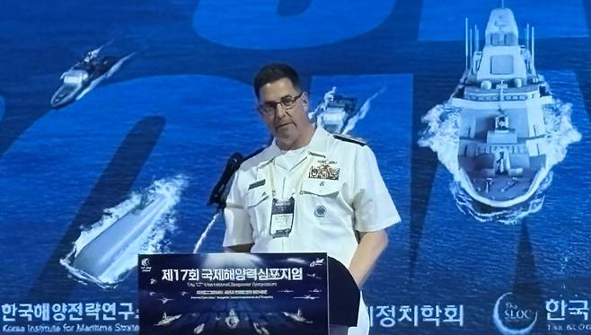 닐 코프로스키 사령관이 29일 부산 해운대구 시그니엘 호텔에서 열린 해군 주최 '국제해양력심포지엄' 인사말을 하고 있다. / 사진=김인한 기자