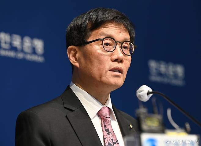(서울=뉴스1) 사진공동취재단 = 이창용 한국은행 총재가 29일 서울 중구 한국은행에서 열린 금통위 금리 결정에 대한 기자간담회에서 발언하고 있다. 2025.5.29/뉴스1  Copyright (C) 뉴스1. All rights reserved. 무단 전재 및 재배포,  AI학습 이용 금지. /사진=(서울=뉴스1) 사진공동취재단