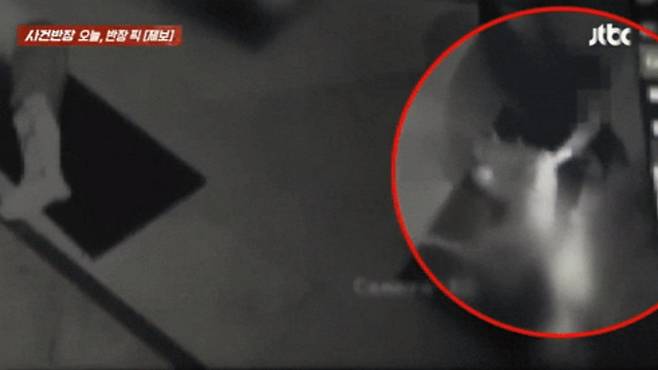 찜질방에서 잠든 여성의 엉덩이를 만진 20대 남성 군인이 경찰에 붙잡혔다. /사진=JTBC '사건반장' 캡처