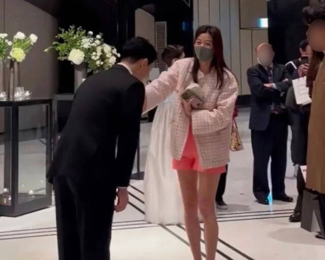 전지현이 늘씬 몸매를 자랑했다. / 온라인 커뮤니티 캡처