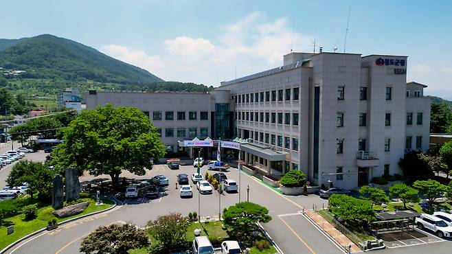 청도군청사 전경.[청도군 제공]