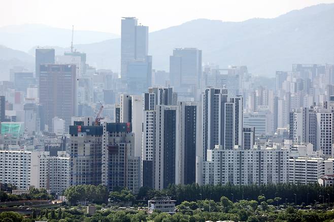 서울 남산에서 바라본 서울 시내. [연합]