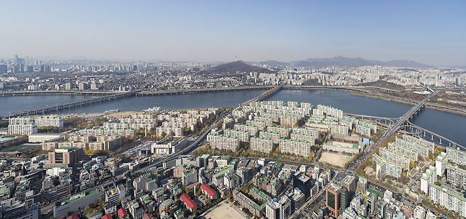 서울 강변 중심의 아파트 모습. (위 기사 내용과 무관함) [현대건설]