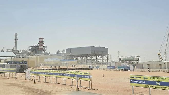 [담맘=뉴시스]사우디의 자푸라 열병합 발전소 공랭식 응축기 설비 전경이다. (사진=산업통상자원부 공동취재단 제공) *재판매 및 DB 금지