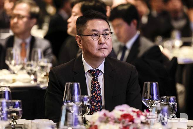 [서울=뉴시스] 정병혁 기자 = 이석우 두나무 대표가 20일 서울 영등포구 FKI타워에서 열린 한국경제인협회 제64회 정기총회에 참석해 있다. 2025.02.20. jhope@newsis.com