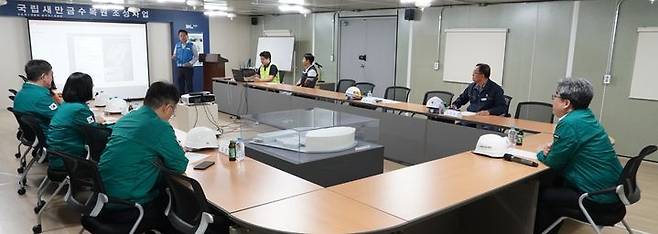 [김제=뉴시스] 29일 임상섭 산림청장이 국립새만금수목원 조성사업 추진상황을 점검하고 있다.(사진=산림청 제공) *재판매 및 DB 금지