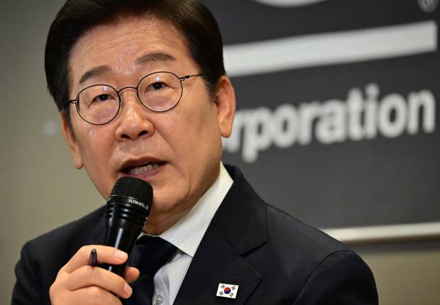 이재명 더불어민주당 대선 후보가 29일 서울 성동구의 한 공유오피스에서 스타트업 기업인들과 '혁신성장의 씨앗, 스타트업 레벨업!' 간담회를 하고 있다. 오승현 기자 2025.05.29