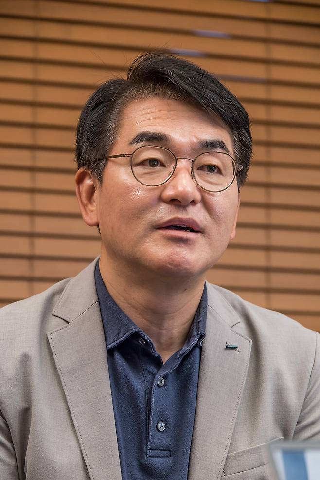 27일 오전 서울 종로구의 한 카페에서 박용진 더불어민주당 사람사는세상 국민화합위원장이 시사저널과 인터뷰를 하고 있다. ⓒ시사저널 최준필