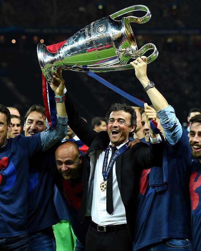 루이스 엔리케 PSG 감독이 2015년 FC바르셀로나를 UCL 정상으로 이끈 뒤 기뻐하는 모습. 사진출처｜UEFA 챔피언스리그 공식 페이스북