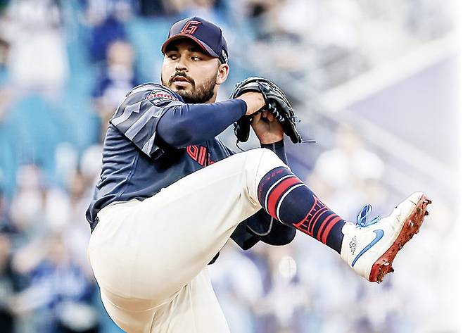 롯데 알렉 감보아가 27일 삼성 라이온즈와의 원정경기에서 투구하고 있다. 롯데 자이언츠 제공