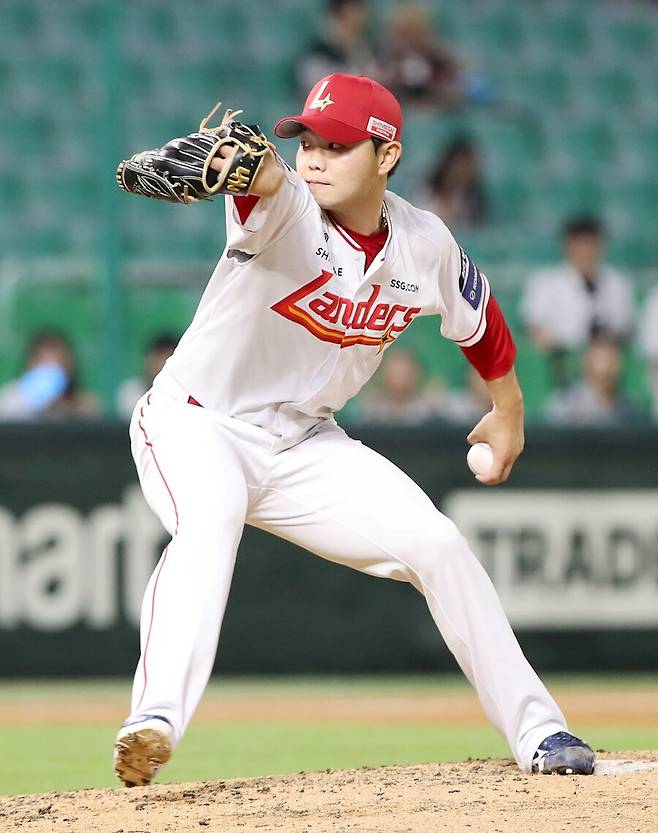 ▲ 기량이나 성적보다는 드래프트 100순위 출신 선수로 더 유명세를 탄 박시후는 오랜 노력을 통해 이제는 1군에서 인정을 받는 좌완으로 성장했다 ⓒSSG랜더스