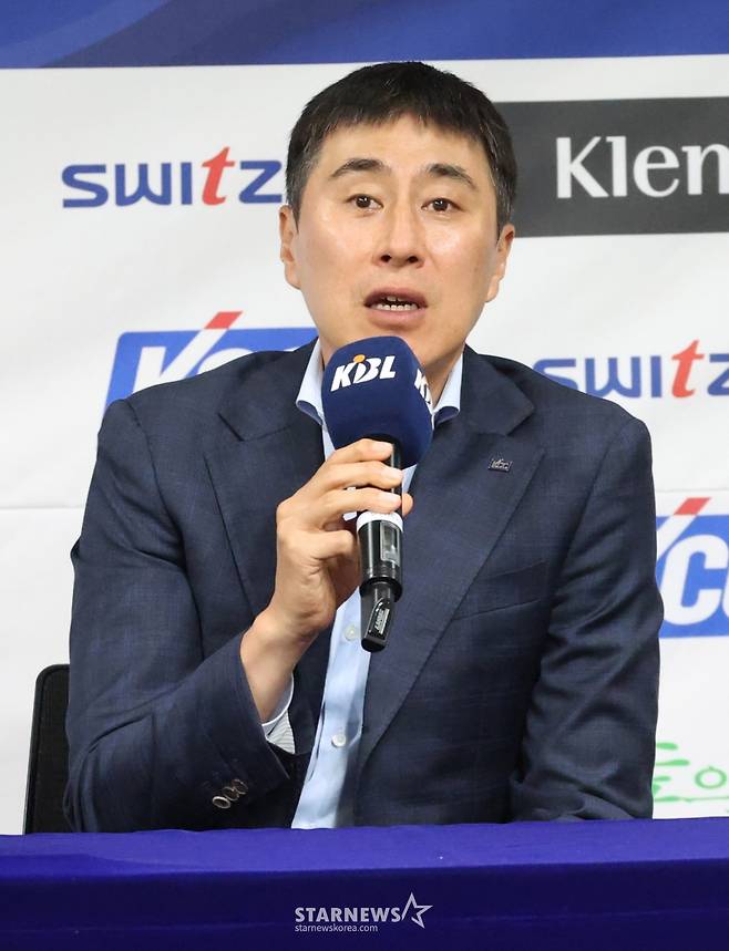 [포토] 이상민 감독 '믿고 보는 허씨 형제'