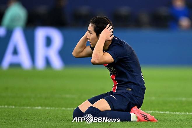 슈팅 기회가 무산되자 아쉬워하고 있는 파리 생제르맹(PSG) 이강인. /AFPBBNews=뉴스1