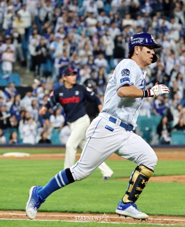 삼성 강민호가 29일 대구 롯데전에서 6회 2타점 2루타를 치고 있다. /사진=강영조 선임기자