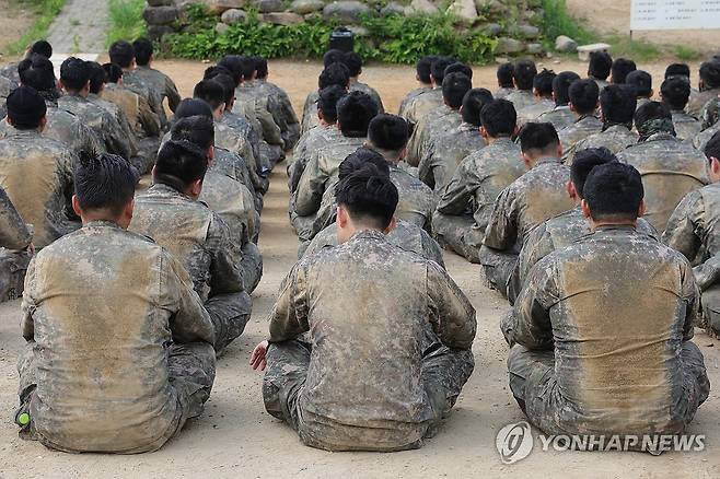 훈련 중인 장병들 [연합뉴스 자료사진]