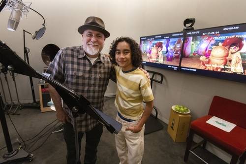 '엘리오' 역을 맡은 14살 성우 요나스 키브레압(오른쪽) [월트디즈니 컴퍼니 코리아 제공]