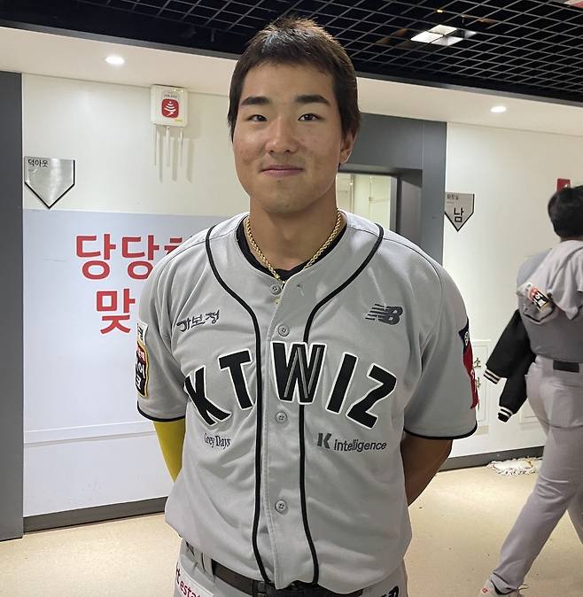 데뷔 첫 만루 홈런을 친 kt 안현민 [촬영 이대호]