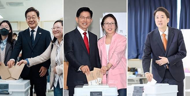 ▲ 더불어민주당 이재명 대선 후보가 21대 대통령선거 사전투표 첫날인 29일 서울 서대문구 신촌동 주민센터에서 청년들과 투표하고 있다. 김문수 국민의힘 대선 후보가 인천 계양1동 행정복지센터에 마련된 사전투표소를 찾아 딸 김동주 씨와 함께 투표하고있다. 이준석 개혁신당 대선후보가 화성시 동탄9동사전투표소에서 투표를 하고 있다. /이재민·전광현 기자·연합뉴스leejm@incheonilbo.com