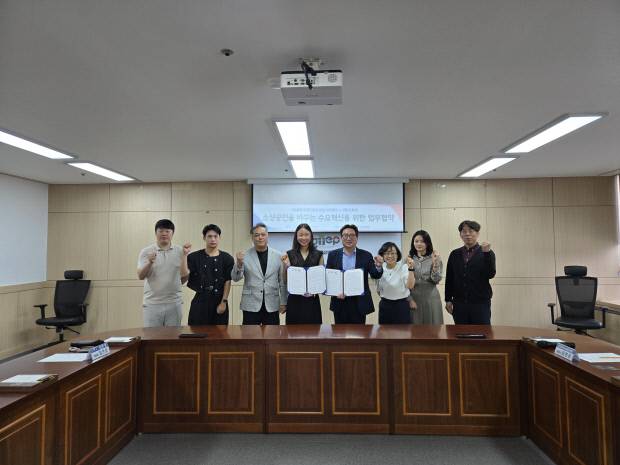 (재)광주경제진흥상생일자리재단은 지난 28일 결혼·라이프스타일 전문 플랫폼 ‘신부넷’과 광주지역 소상공인의 판로 확대·매출 증대를 위한 업무협약(MOU)을 체결했다. 광주경제진흥상생일자리재단 제공