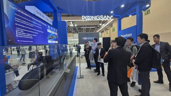 범한퓨얼셀은 지난 28일부터 31일까지 부산 벡스코 제1전시장에서 개최되는 '제14회 국제해양방위산업전 (MADEX 2025)'에 참가해 잠수함(도산 안창호급) 및 무인잠수정용 수소연료전지 등을 소개하고 있다.