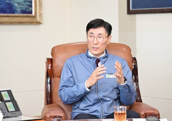 이세용 본부장이 한울본부가 추진하는 문화사업을 설명하고 있다.