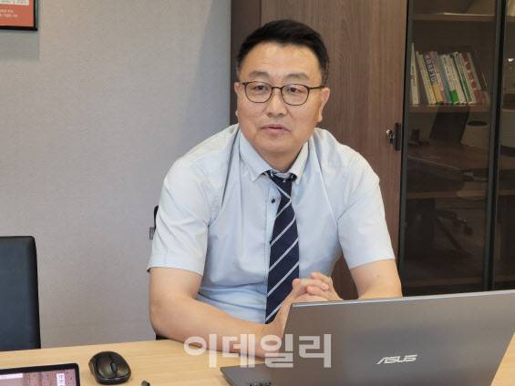 백성진 HLB바이오스텝 대표가 이데일리와 만나 인터뷰를 하고 있다.(제공= HLB)