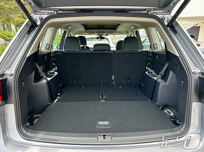 폭스바겐의 대형 SUV '신형 아틀라스'의 3열을 접었을 때 트렁크 공간.ⓒ 뉴스1 이동희 기자